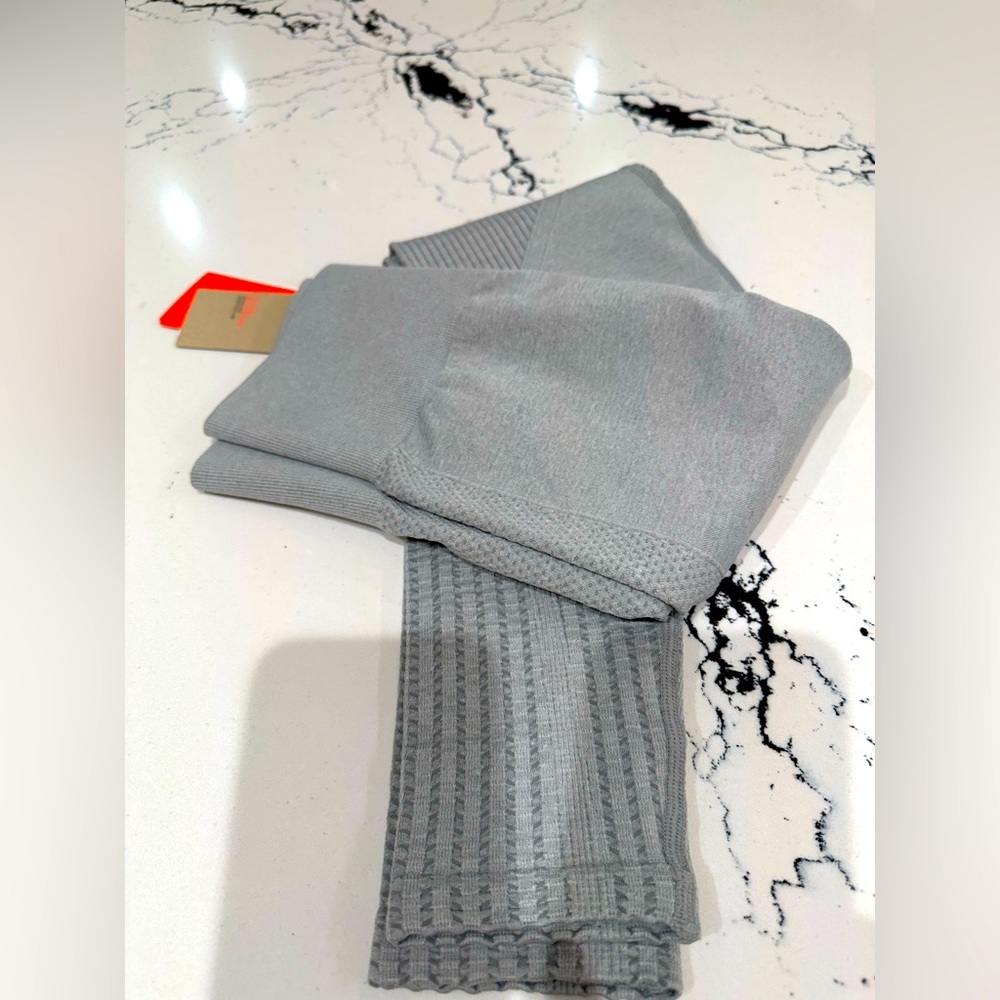 H&M Ribbed Gray workout/ yoga leggins New with tags